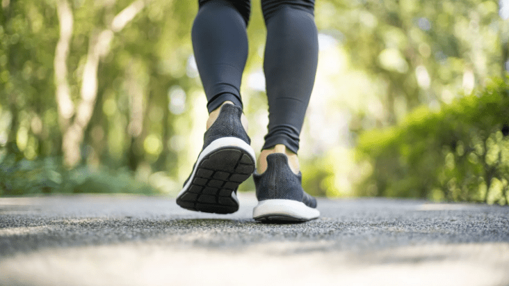 Caminhar é o novo antidepressivo? A ciência responde.