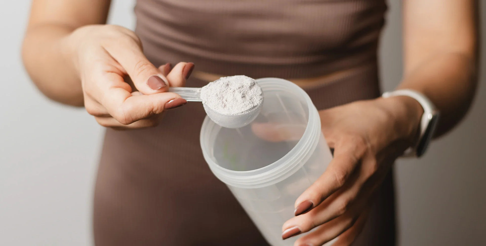 Como tomar creatina: Dosagem, horário e formatos