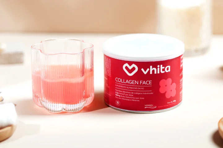 Collagen Face Frutas Vermelhas dissolvido em água